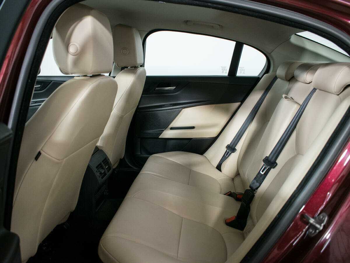 Jaguar XE, 2016 Фото №10