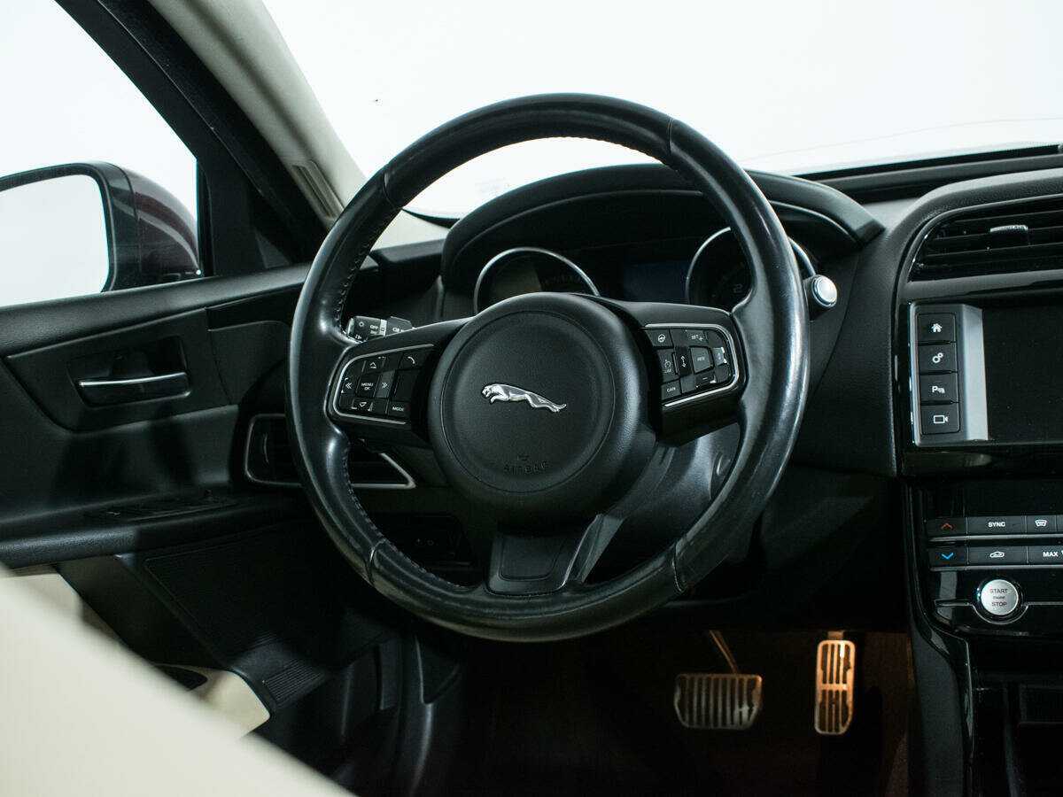 Jaguar XE, 2016 Фото №14