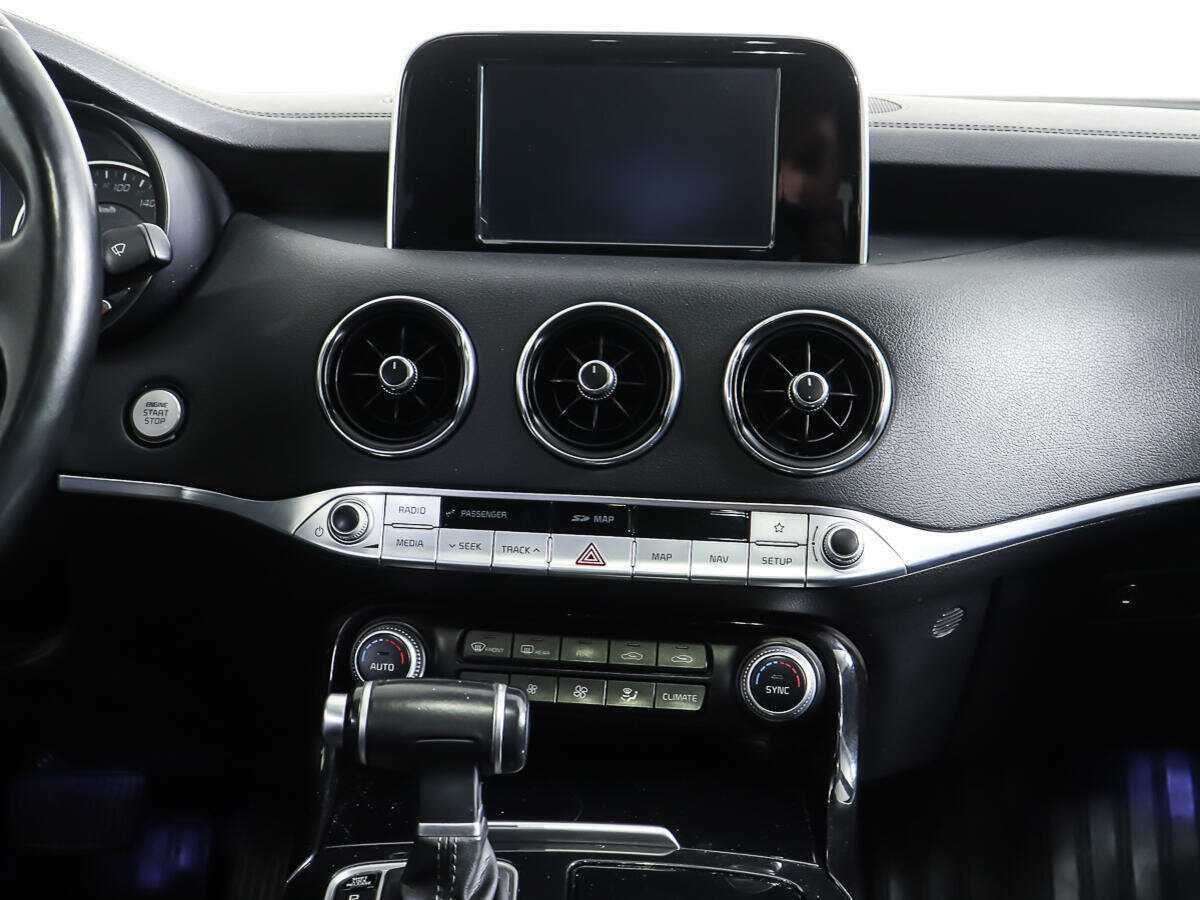 Kia Stinger, 2018 Фото №12