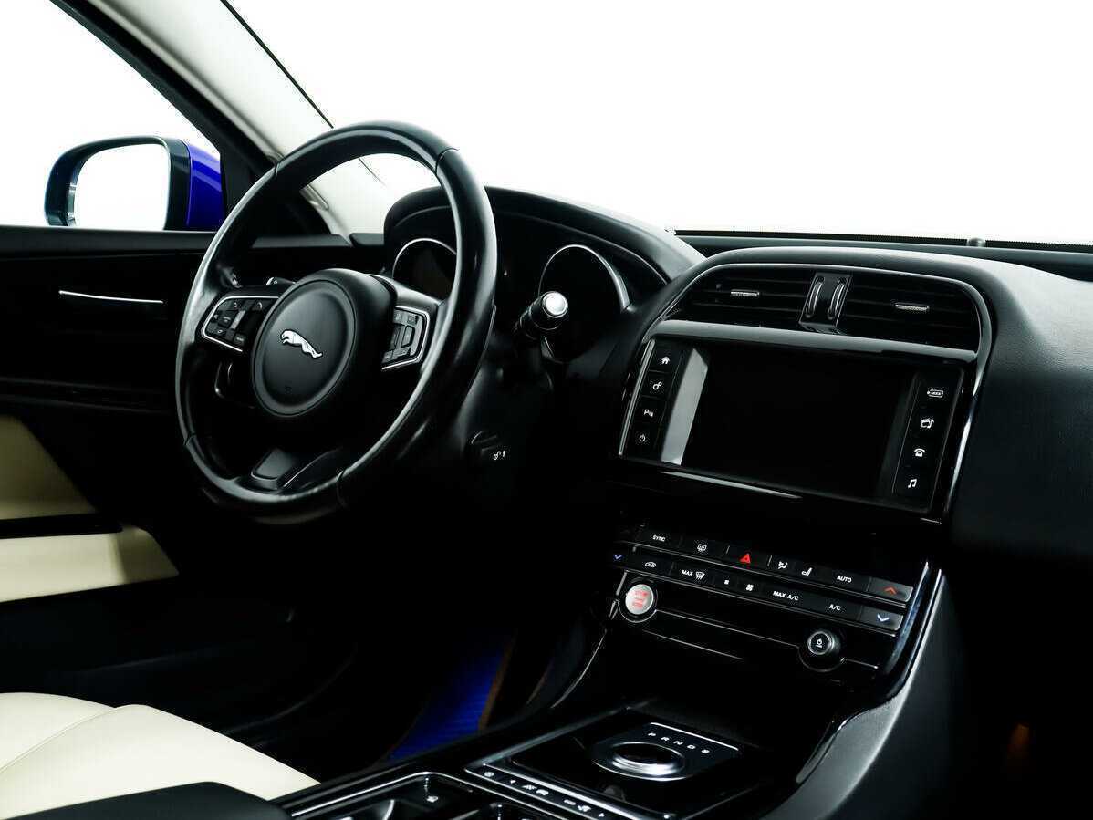 Jaguar XE, 2018 Фото №9