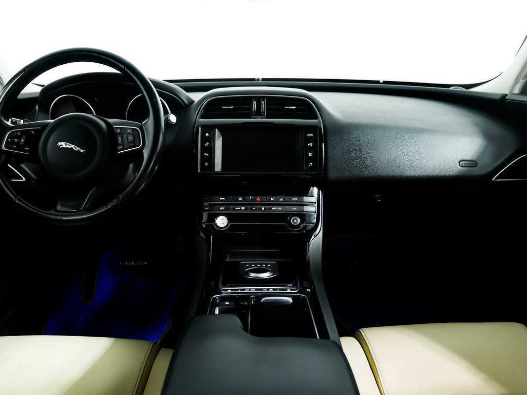 Jaguar XE, 2018 Фото №11