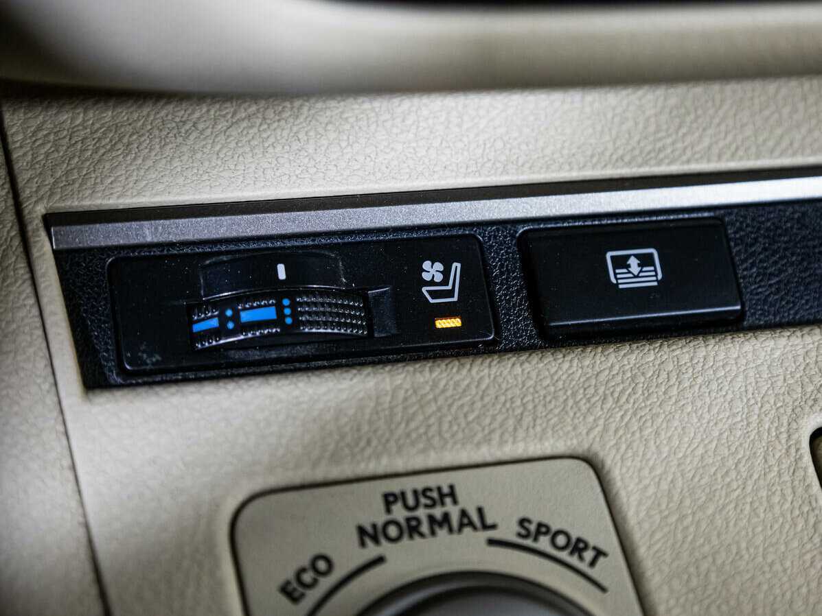 Lexus ES 300h, 2014 Фото №16