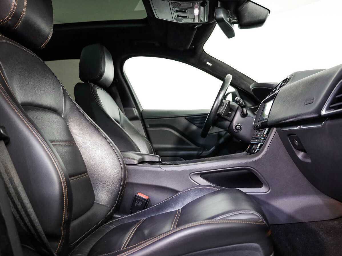 Jaguar F-Pace, 2016 Фото №12