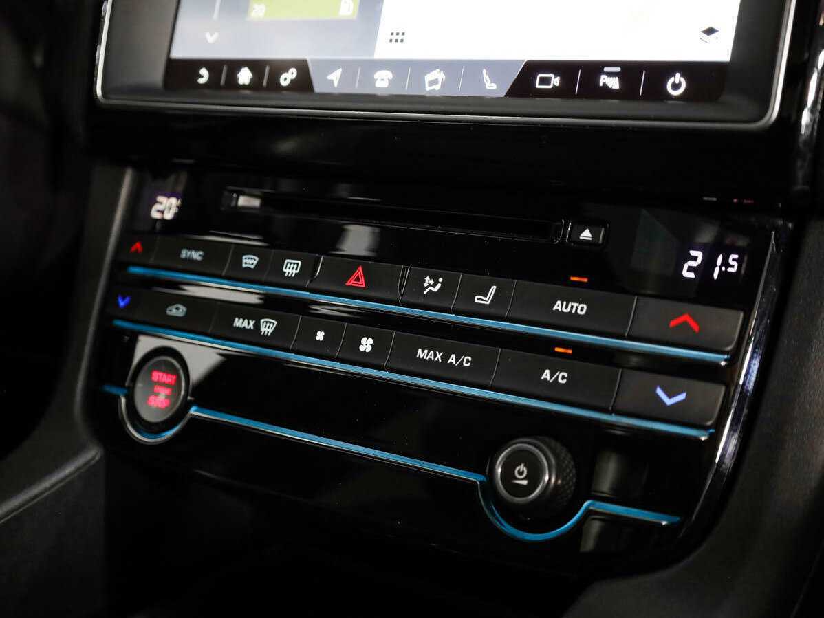 Jaguar F-Pace, 2016 Фото №17