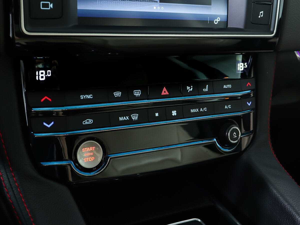 Jaguar F-Pace, 2017 Фото №19