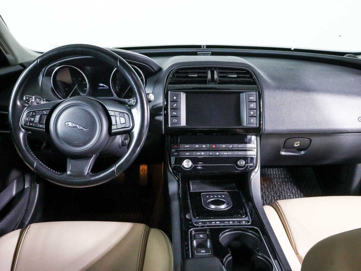 Jaguar XE, 2017 Фото №12
