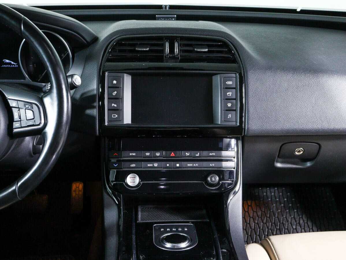 Jaguar XE, 2017 Фото №13