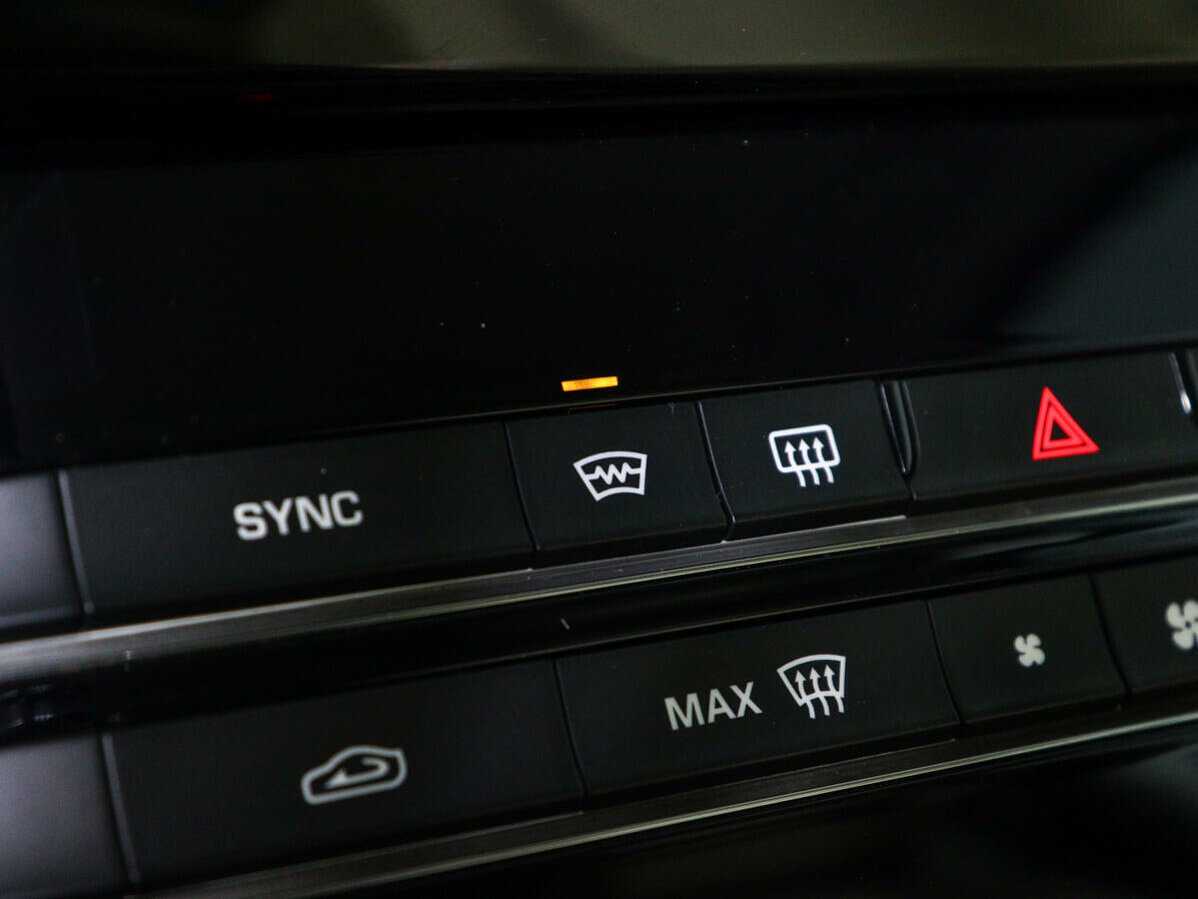 Jaguar XE, 2017 Фото №22