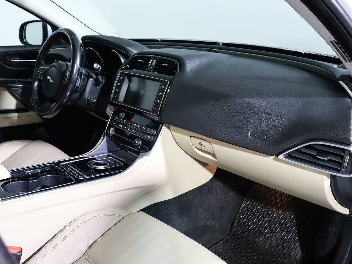 Jaguar XE, 2015 - 124 917 км. | Фото №8