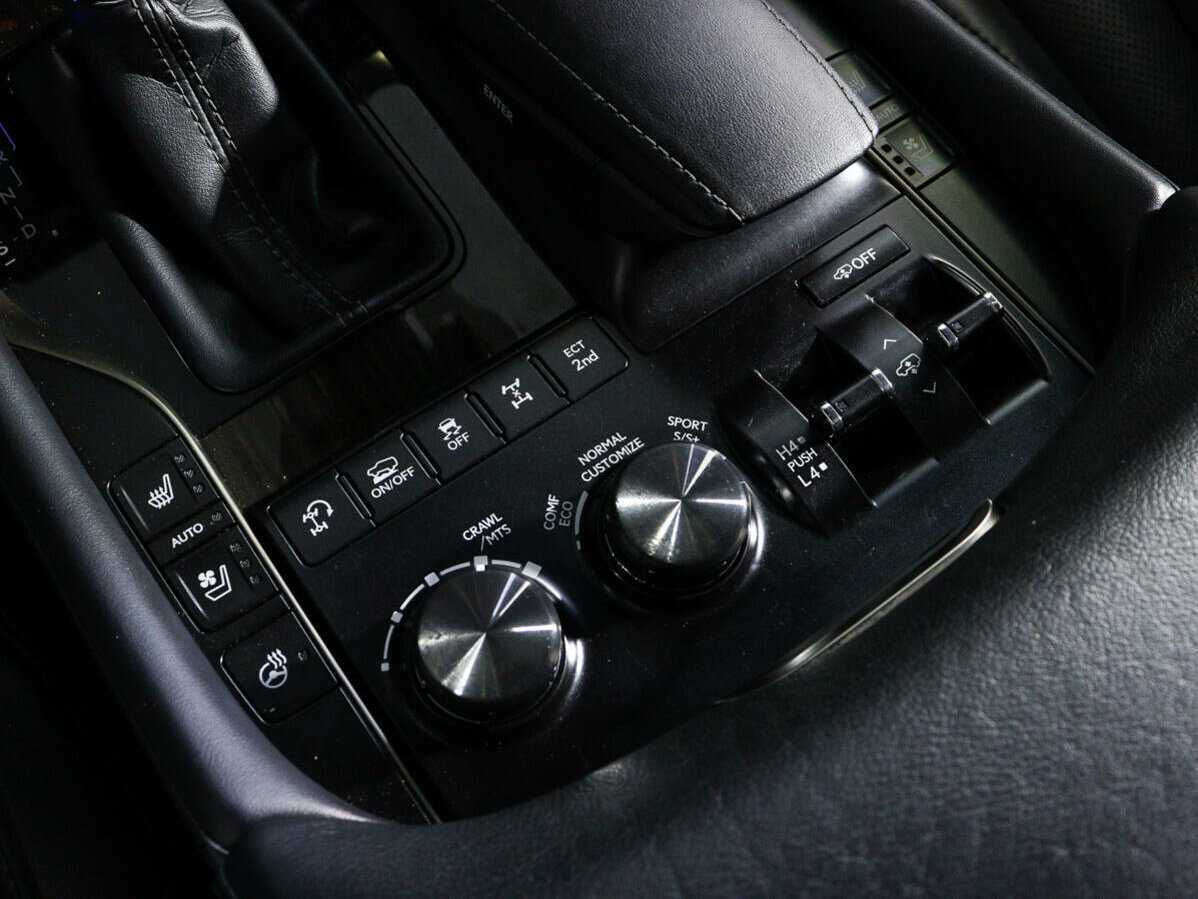 Lexus LX 570, 2017 Фото №24