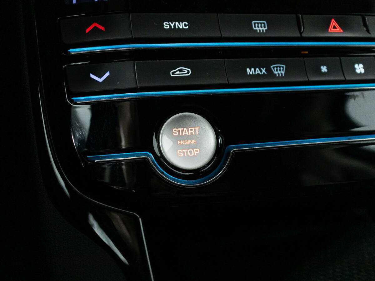 Jaguar XE, 2015 Фото №18