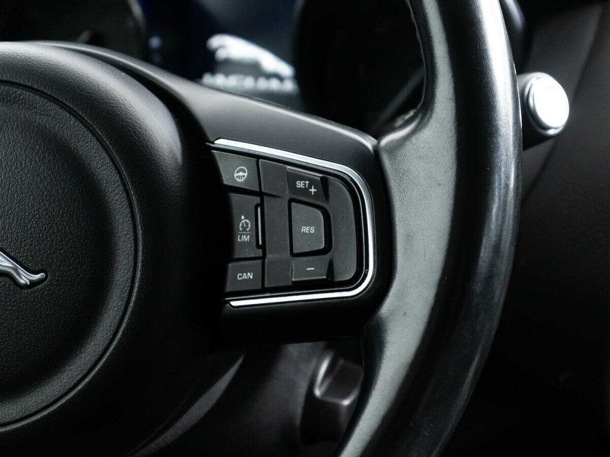 Jaguar XE, 2015 Фото №21