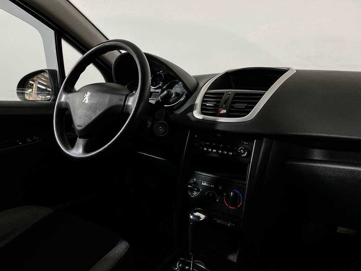 Peugeot 207, 2008 Фото №8