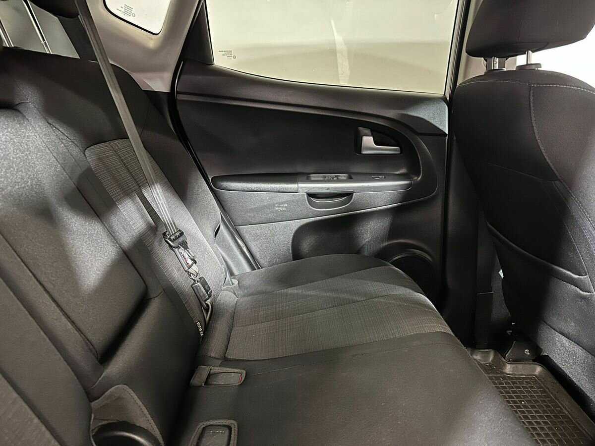 Kia Venga, 2011 Фото №11