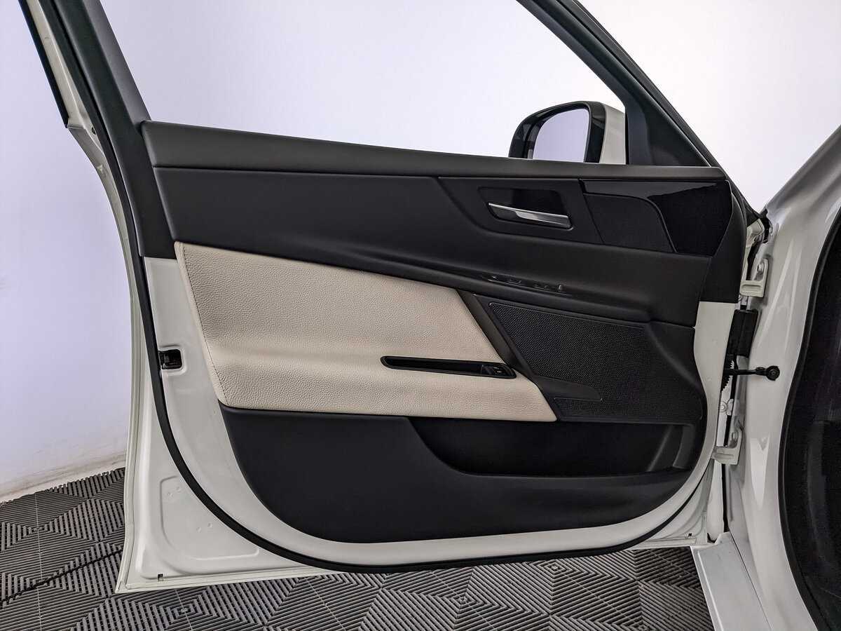 Jaguar XE, 2017 Фото №15