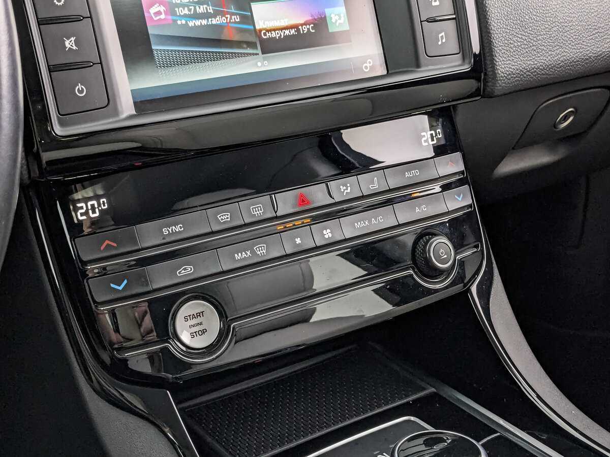 Jaguar XE, 2017 Фото №17