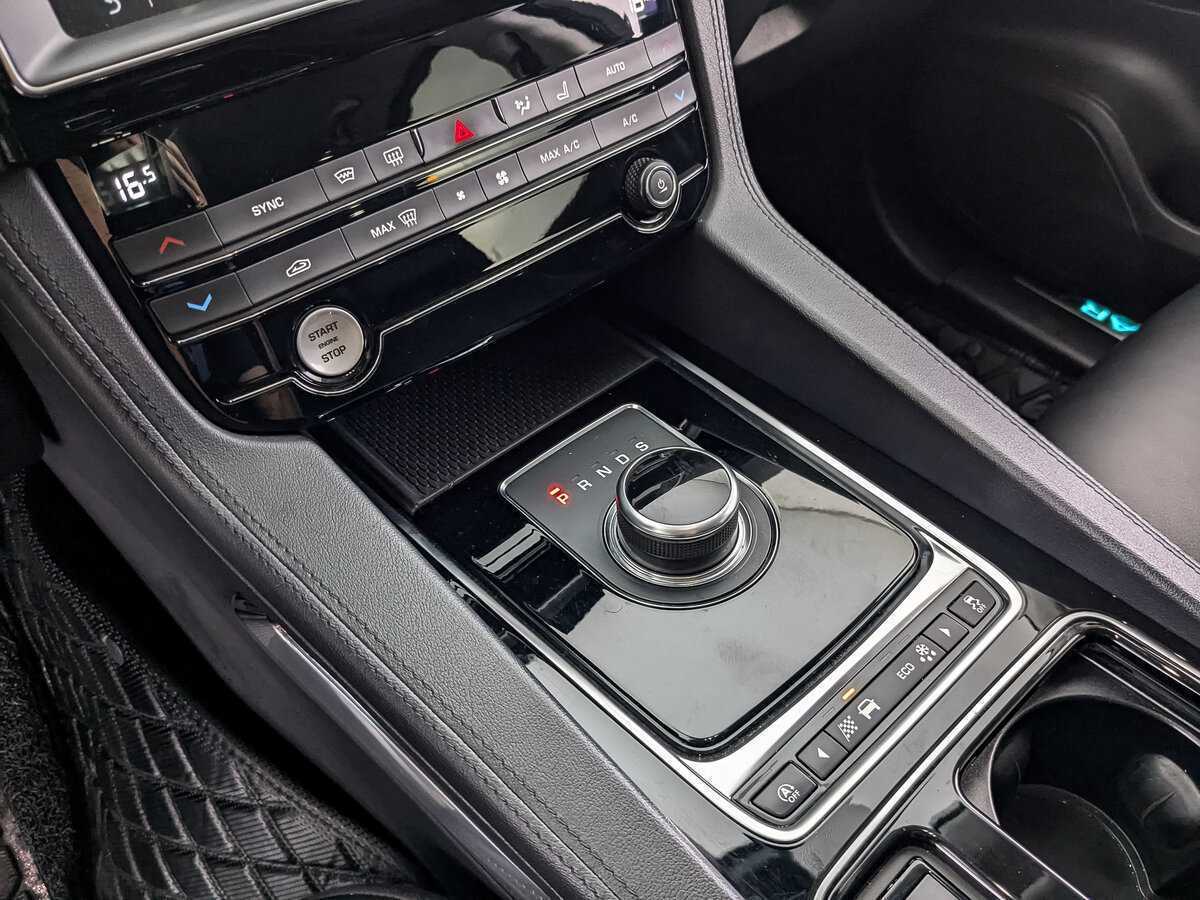 Jaguar F-Pace, 2018 Фото №23