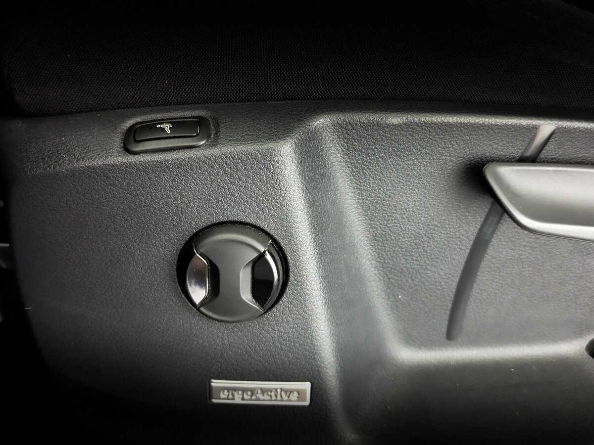 Volkswagen Touran, 2018 Фото №15