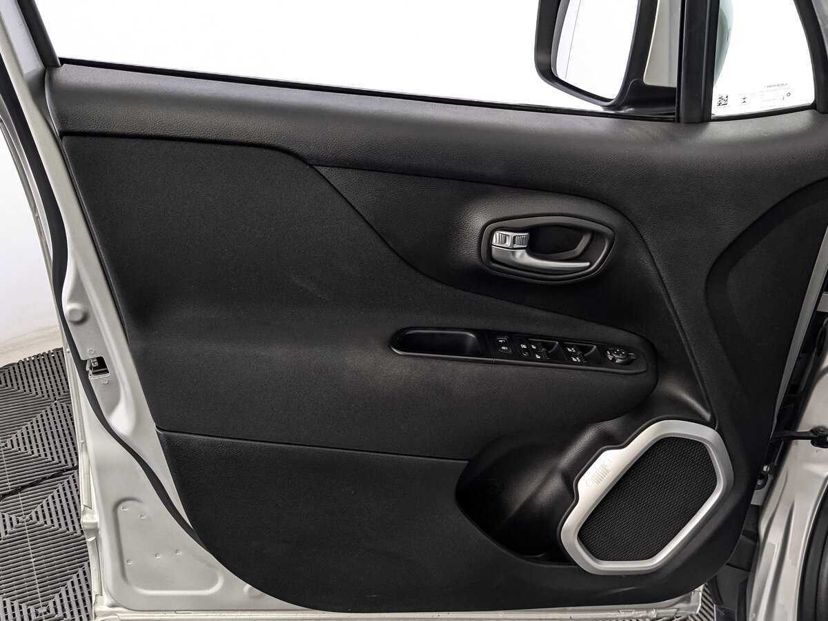 Jeep Renegade, 2018 Фото №15