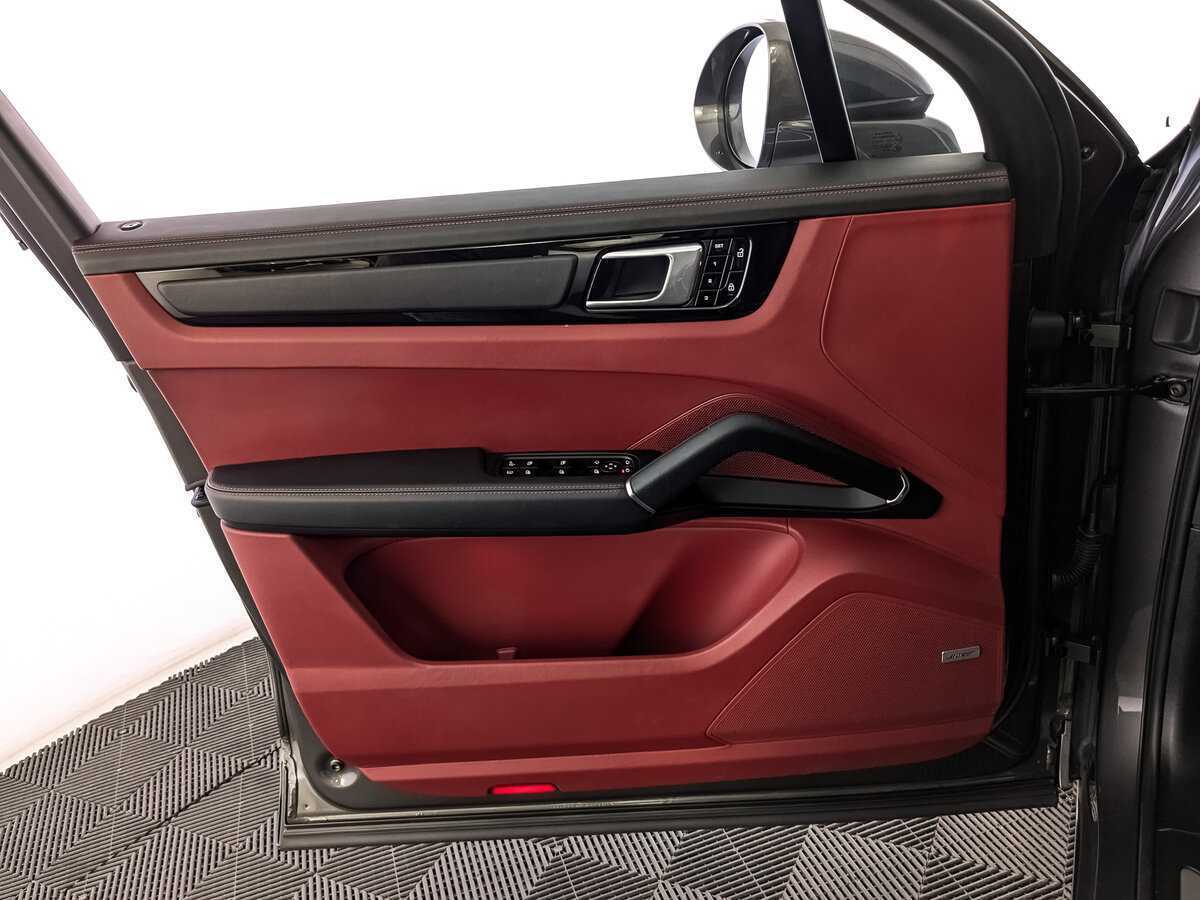 Porsche Cayenne E-Hybrid, 2019 Фото №15