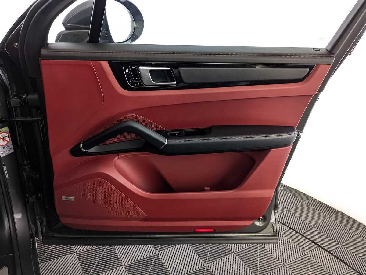 Porsche Cayenne E-Hybrid, 2019 Фото №21