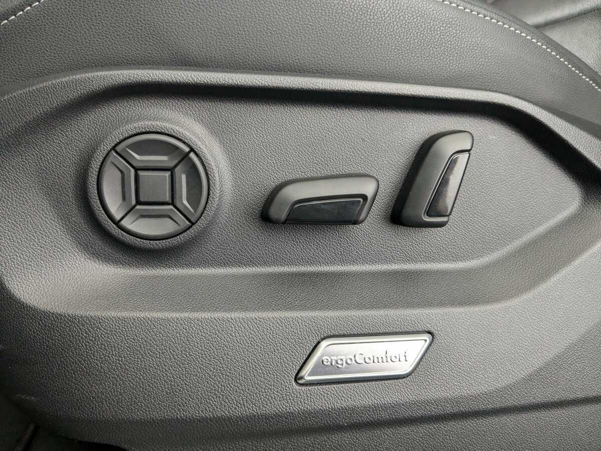 Volkswagen Touareg, 2020 Фото №16