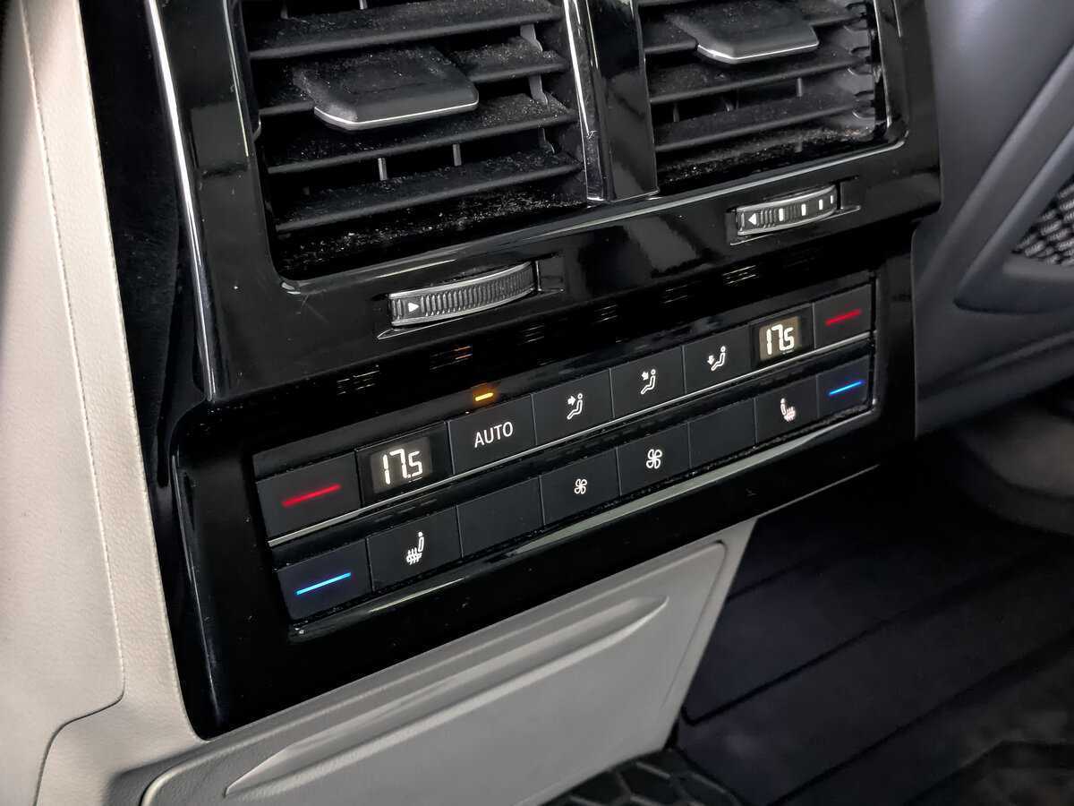 Volkswagen Touareg, 2020 Фото №22