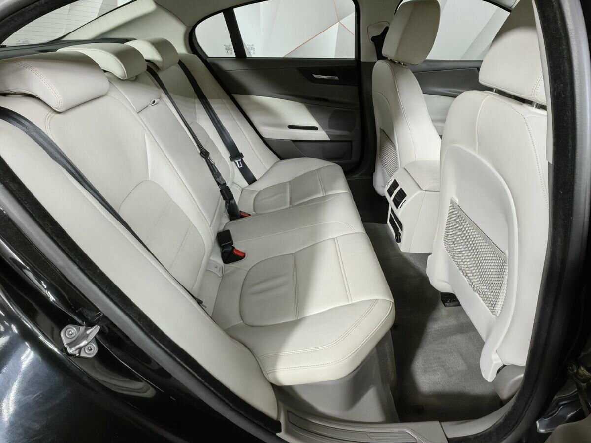 Jaguar XE, 2017 Фото №12