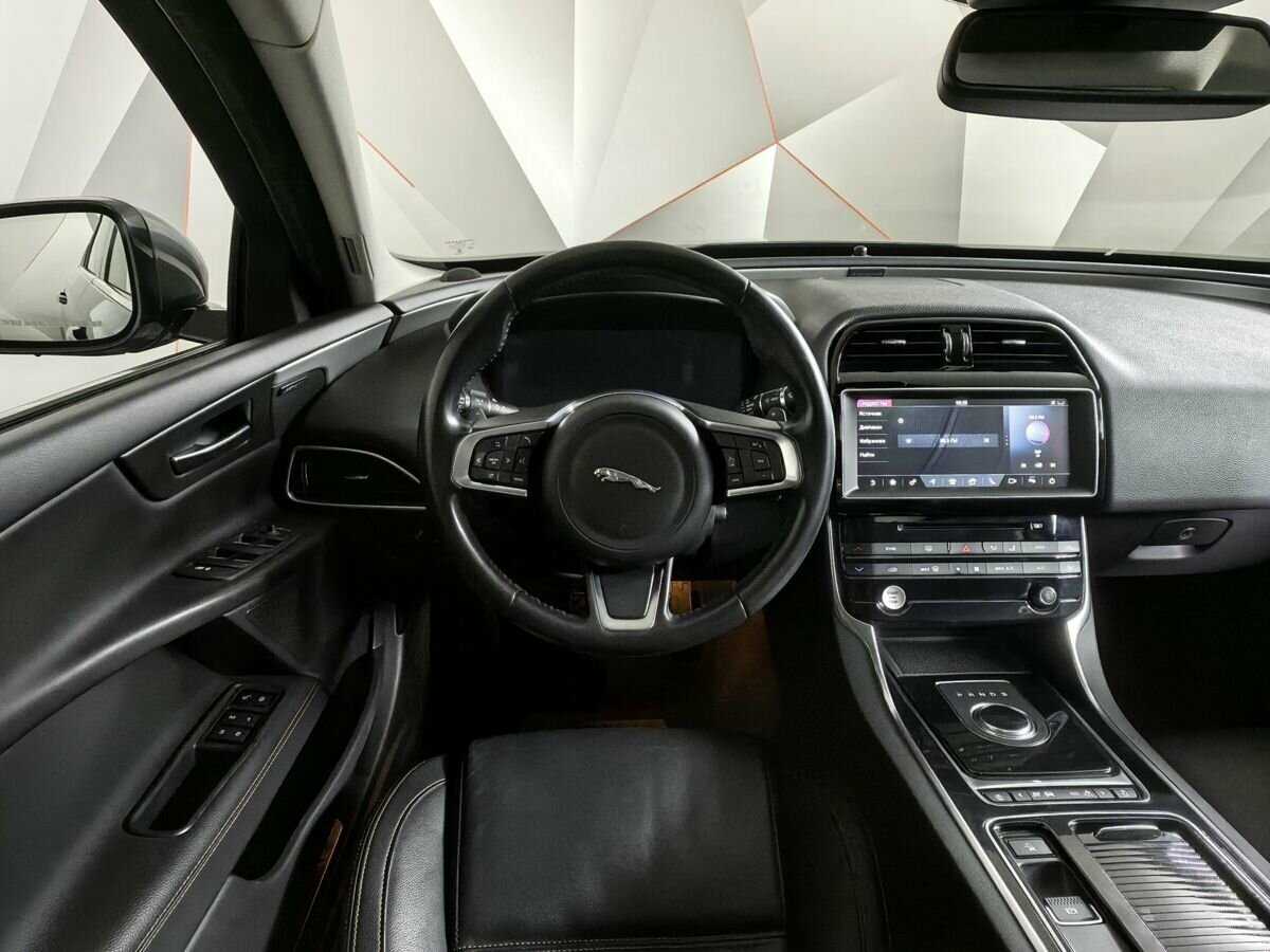 Jaguar XE, 2018 Фото №15