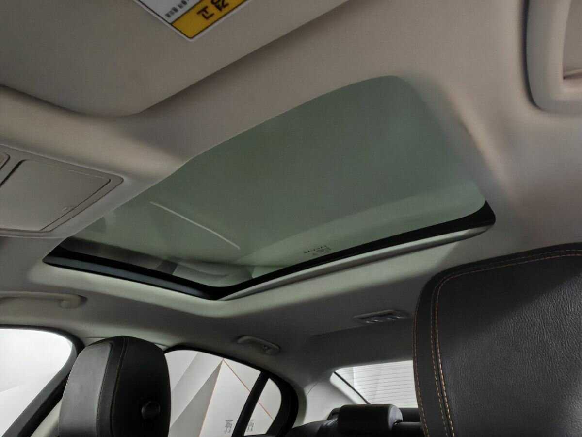 Jaguar XE, 2018 Фото №18