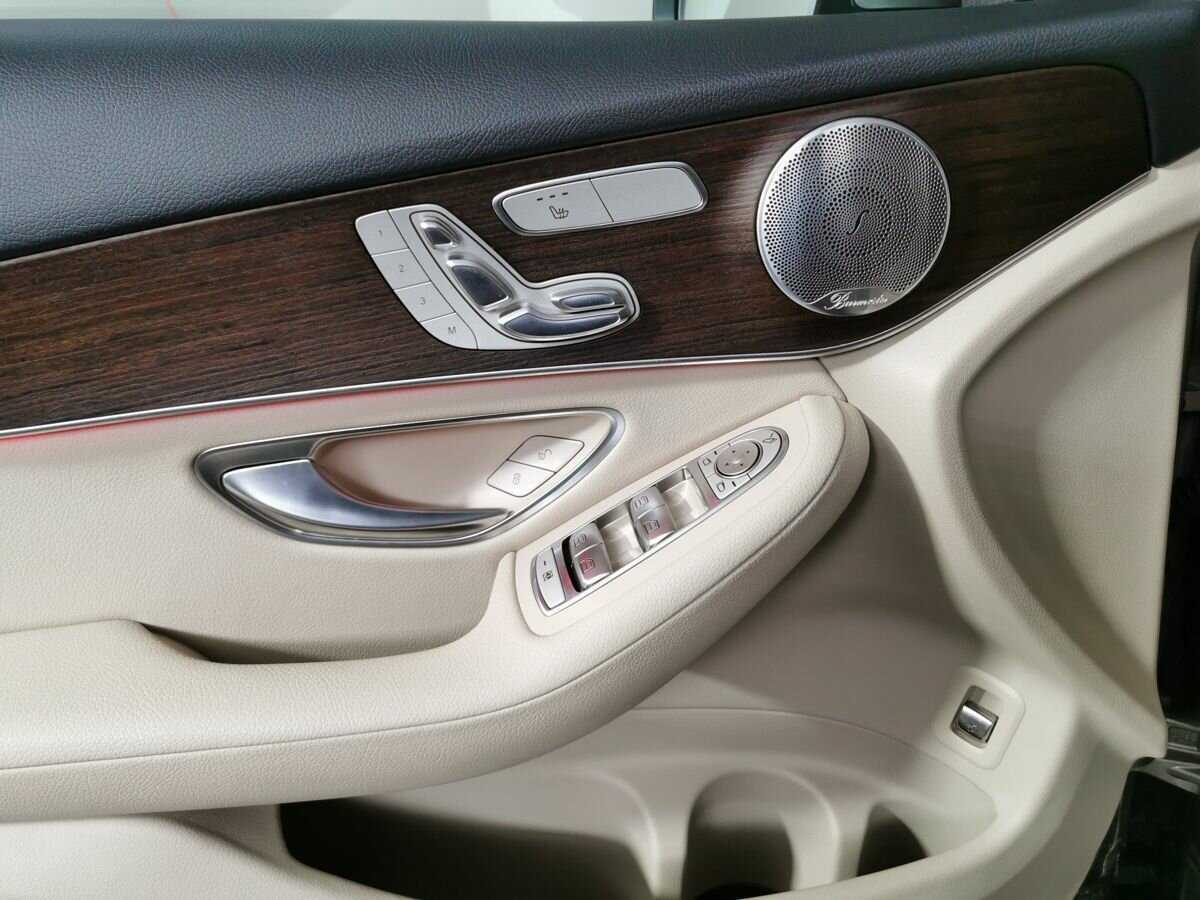 Mercedes-Benz GLC Coupe 300, 2019 Фото №15