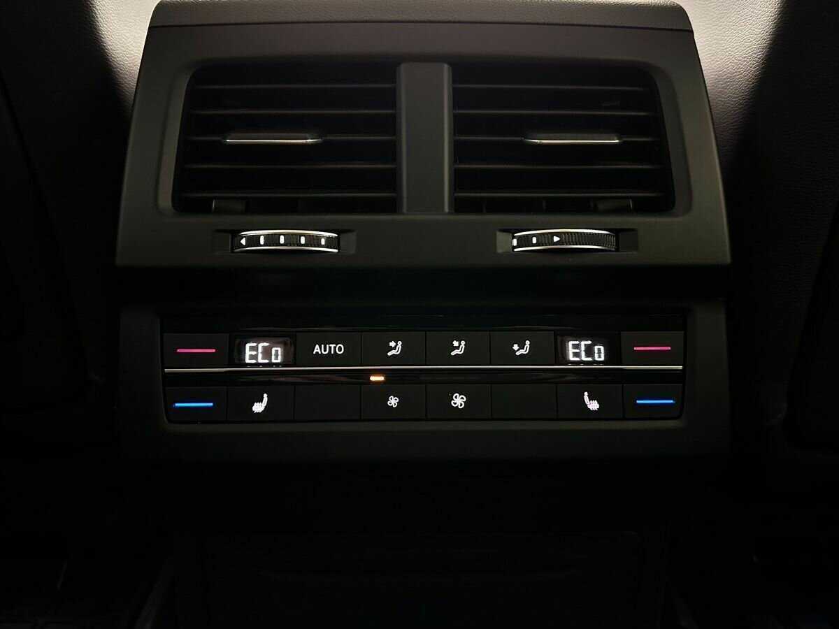 Volkswagen Touareg, 2020 Фото №17