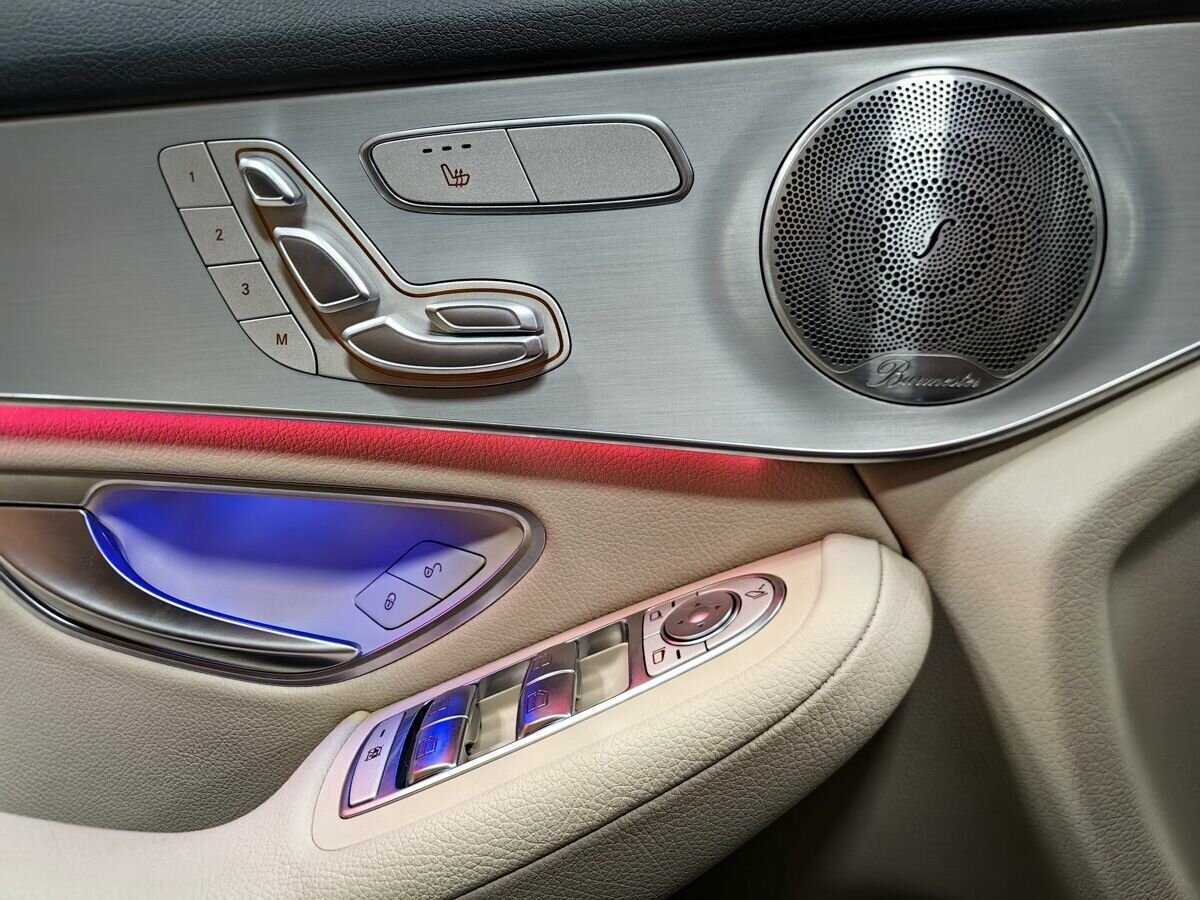 Mercedes-Benz GLC Coupe 300, 2020 Фото №17