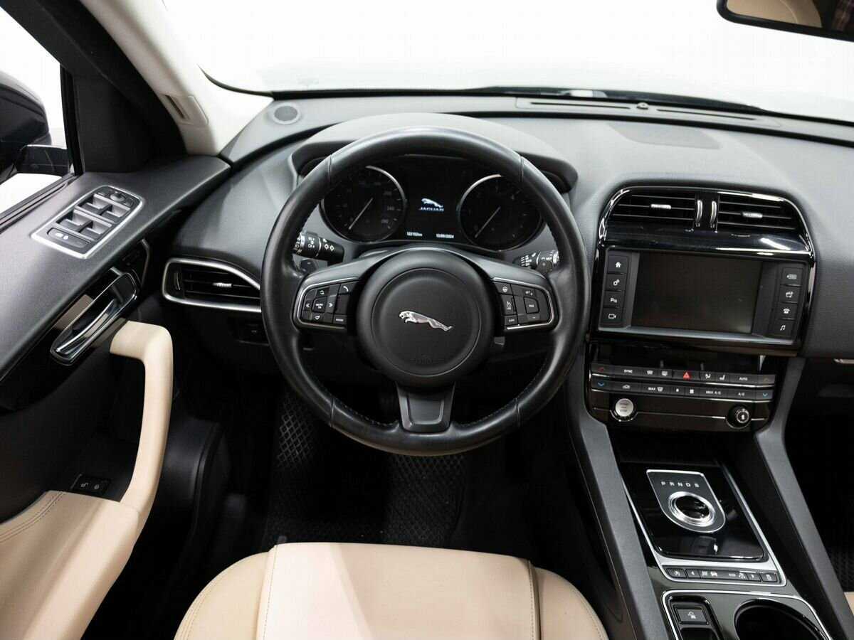 Jaguar F-Pace, 2017 Фото №12