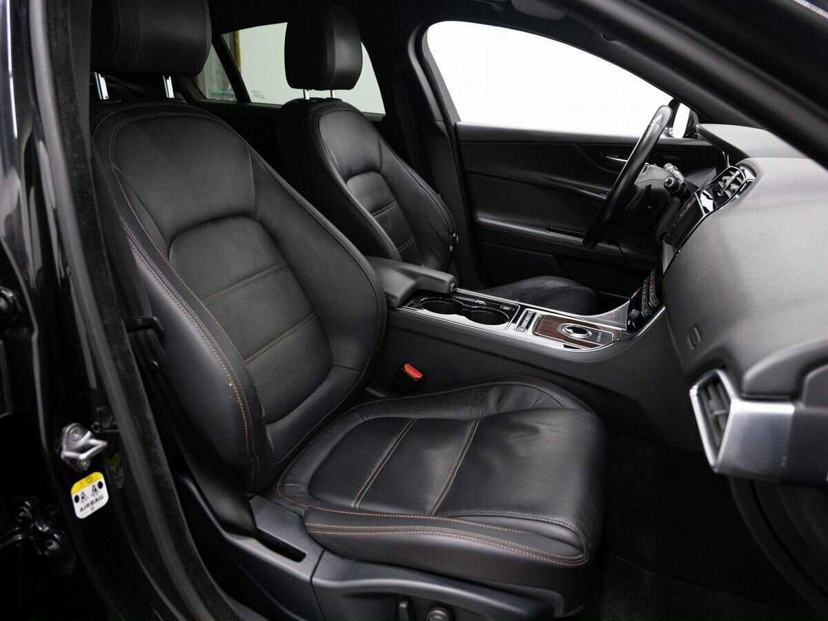 Jaguar XE, 2016 Фото №12