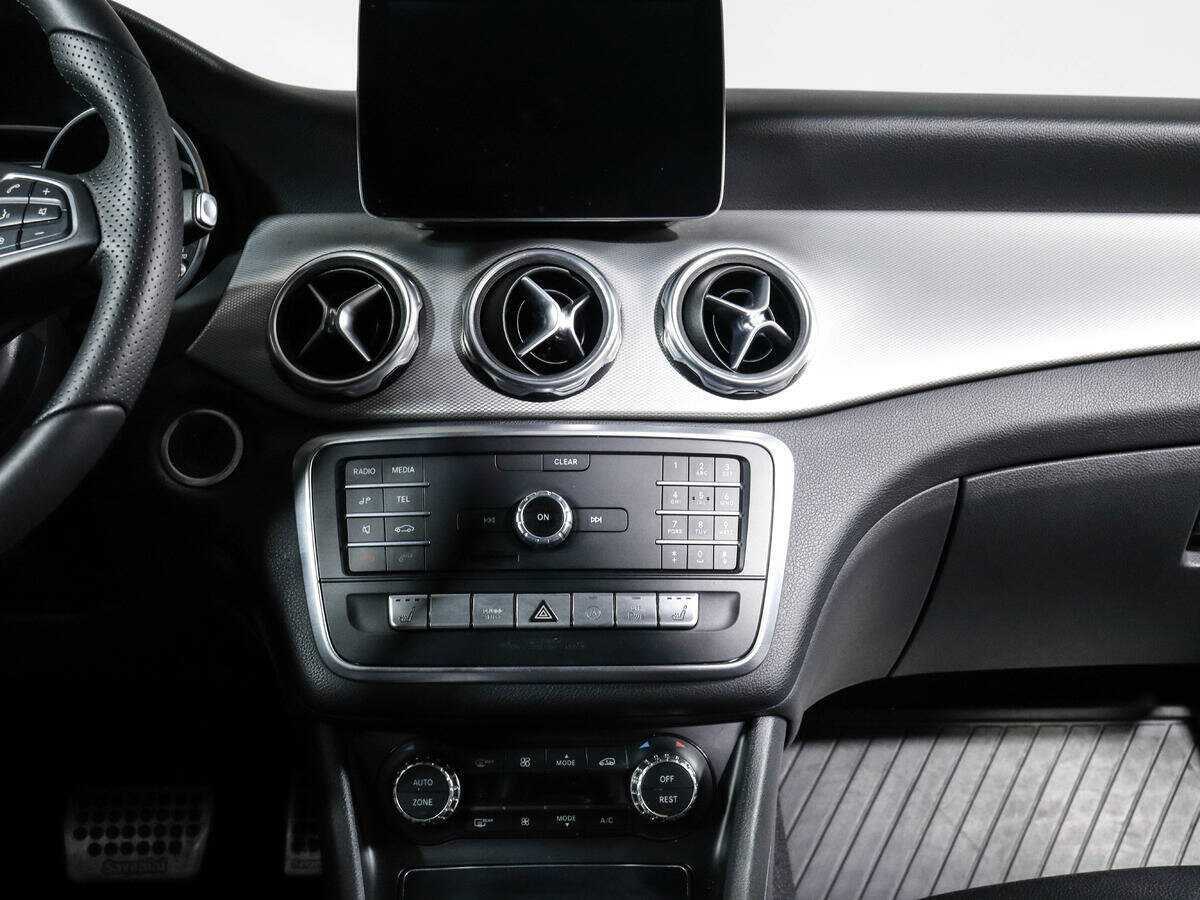 Mercedes-Benz GLA 200, 2017 Фото №13
