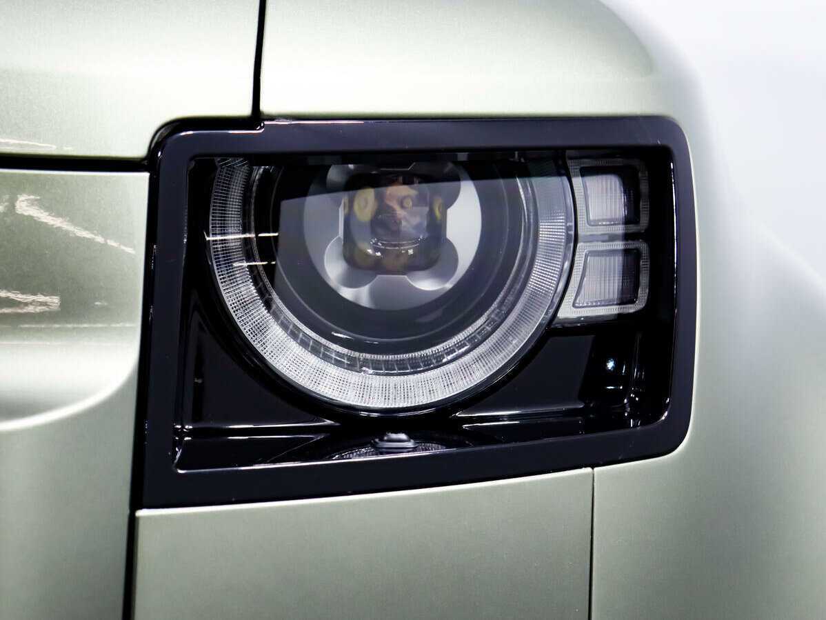 Land Rover Defender 110, 2021 Фото №15