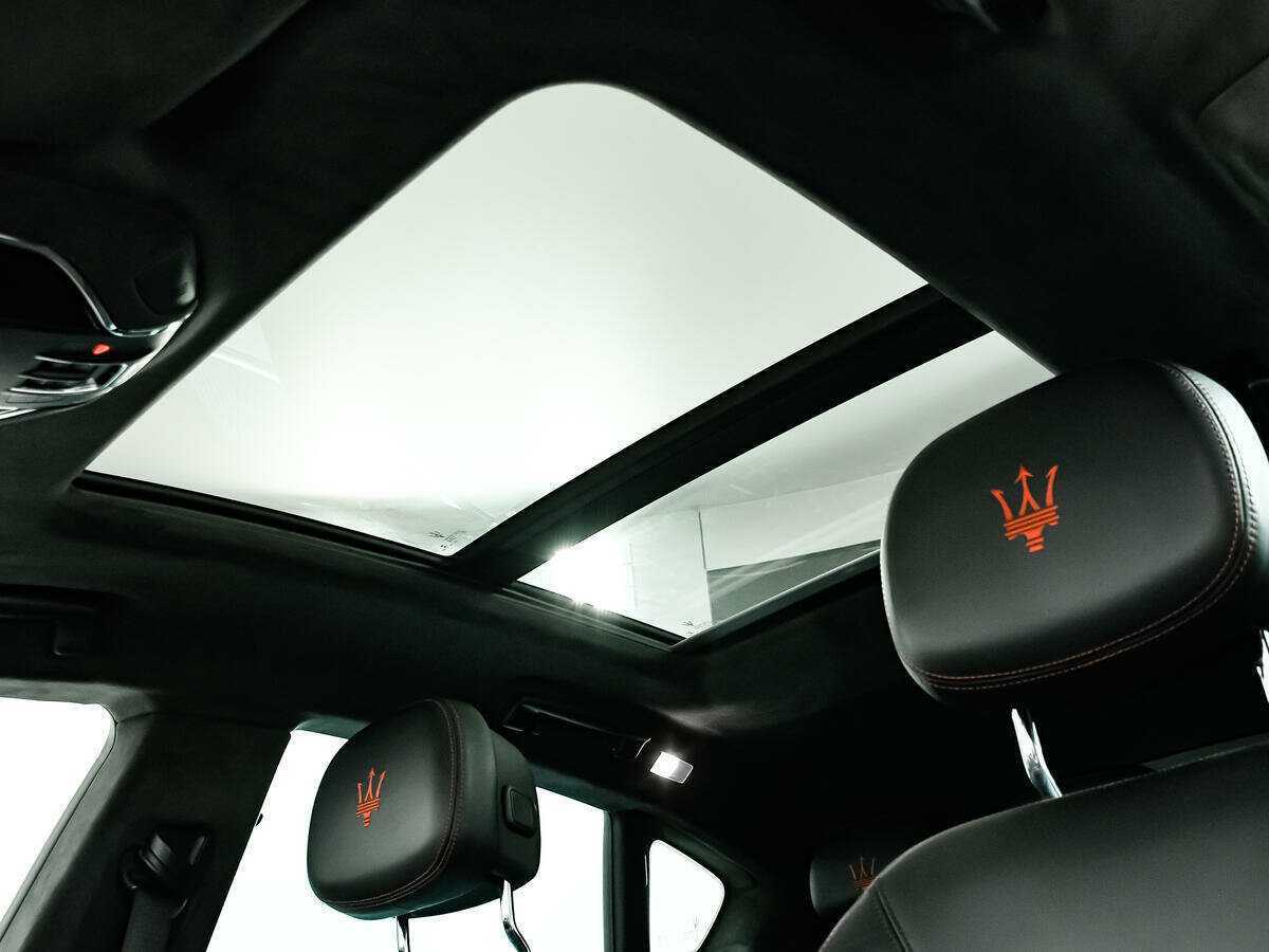 Maserati Levante, 2017 Фото №17