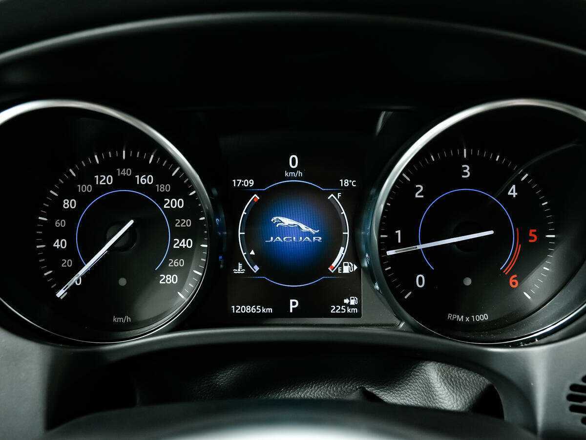 Jaguar F-Pace, 2016 Фото №10