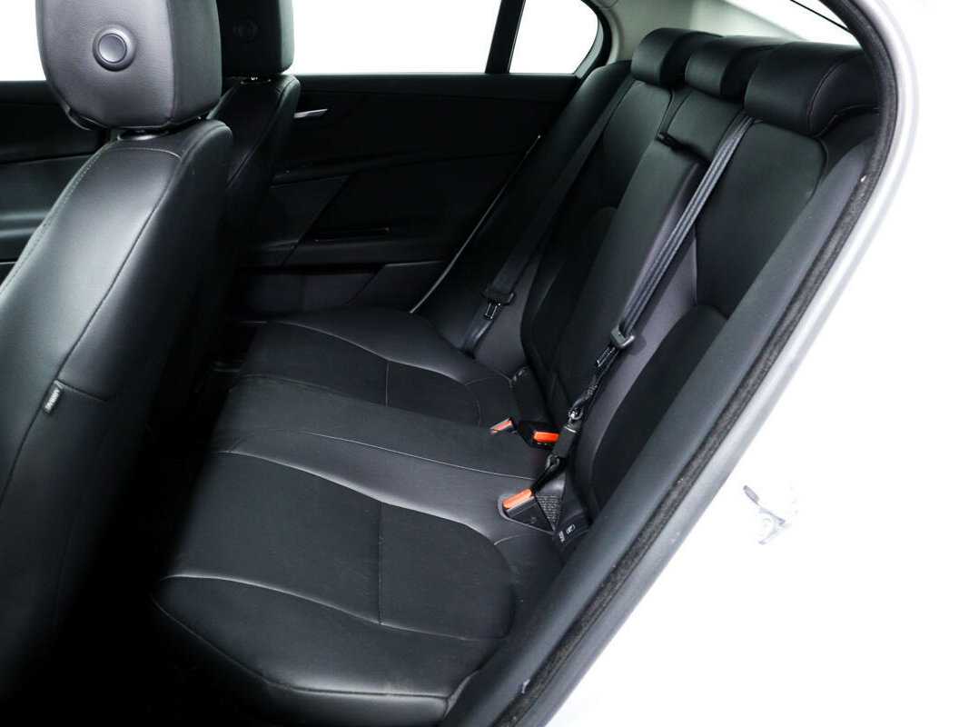 Jaguar XE, 2018 Фото №12