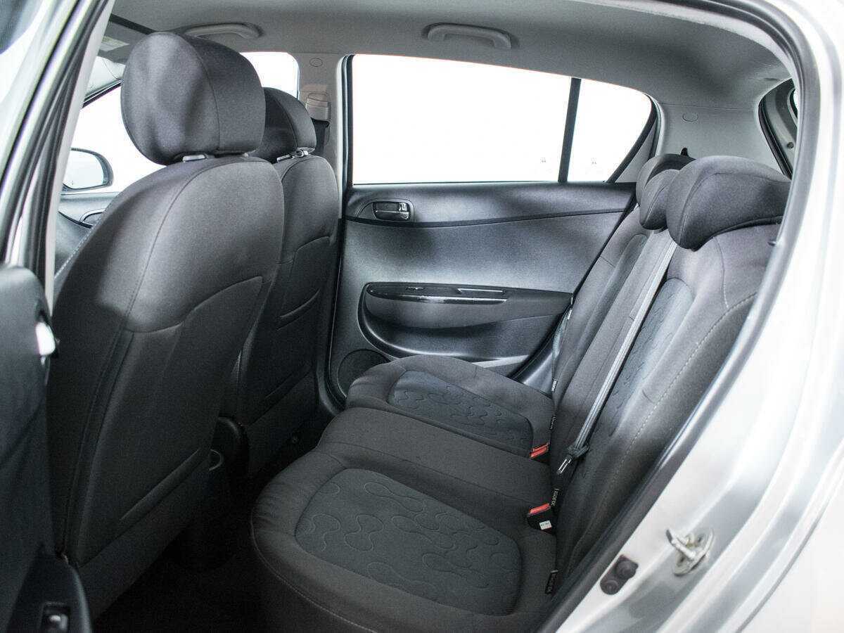 Hyundai i20, 2010 Фото №10