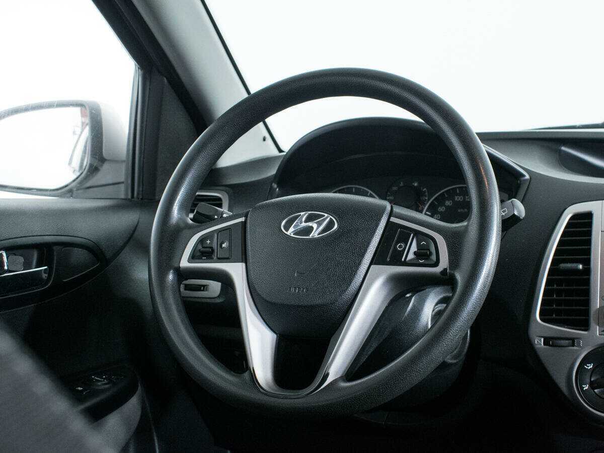 Hyundai i20, 2010 Фото №14