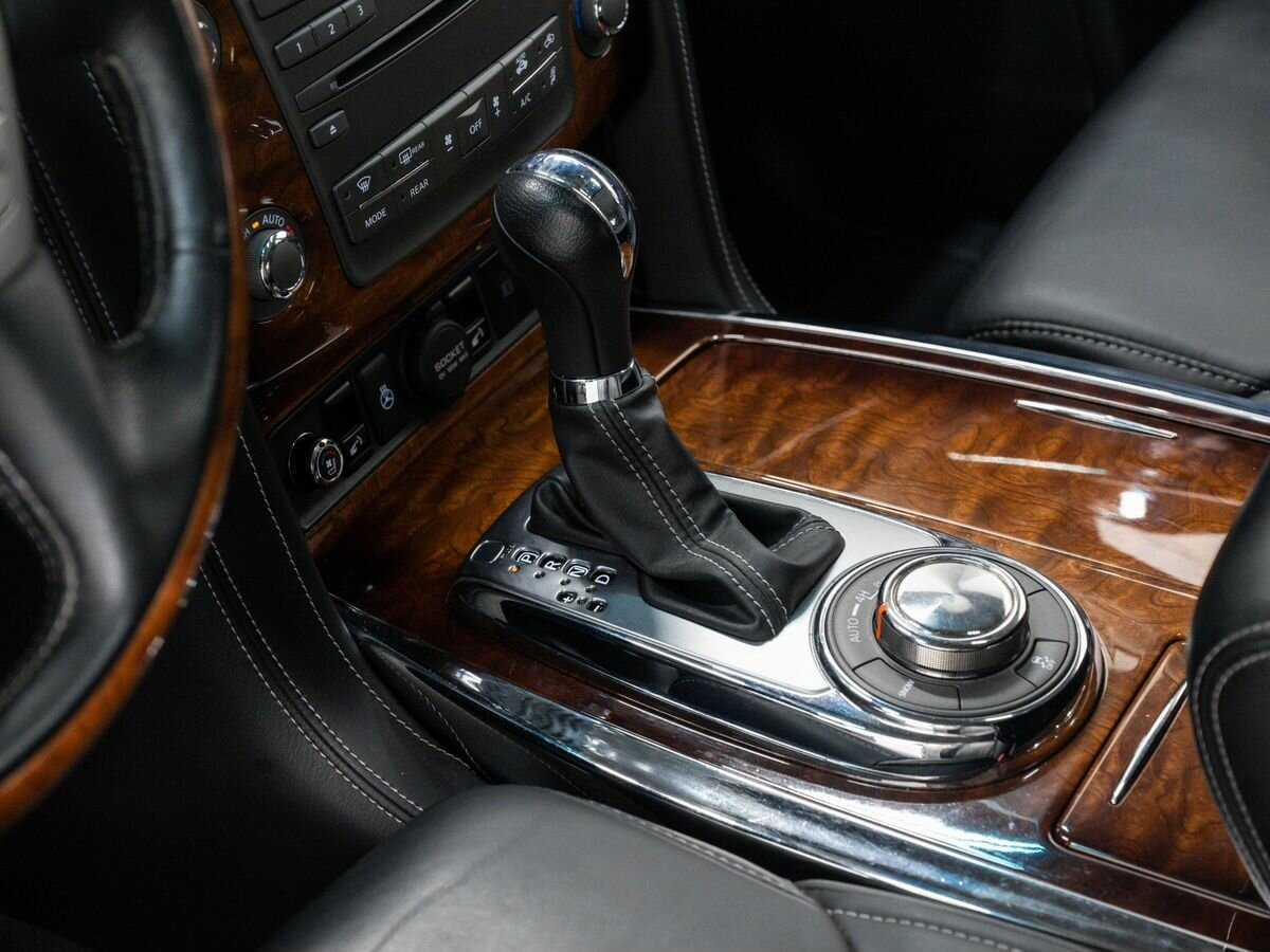 Infiniti QX80, 2017 Фото №21