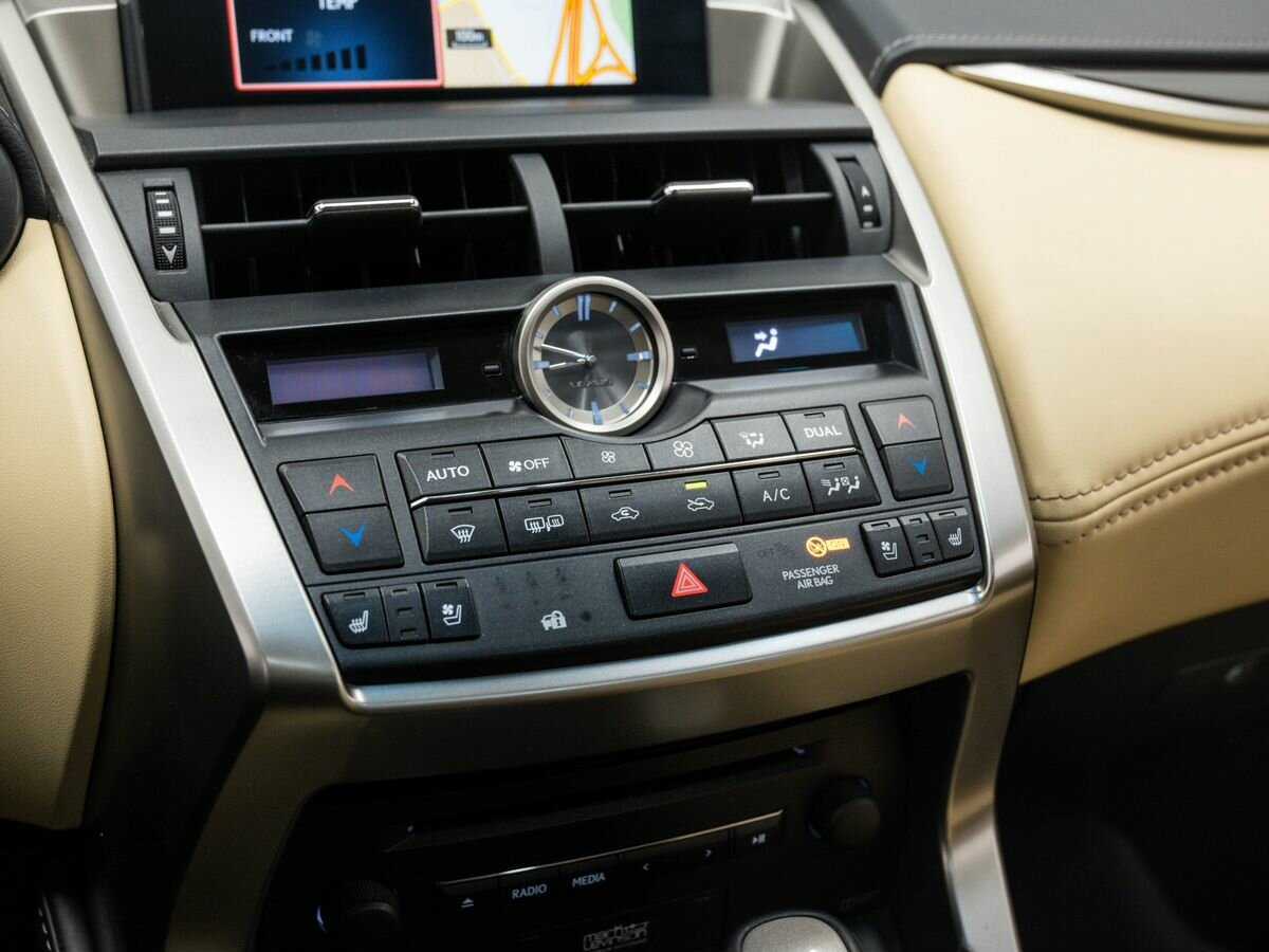 Lexus NX 200t, 2015 Фото №23