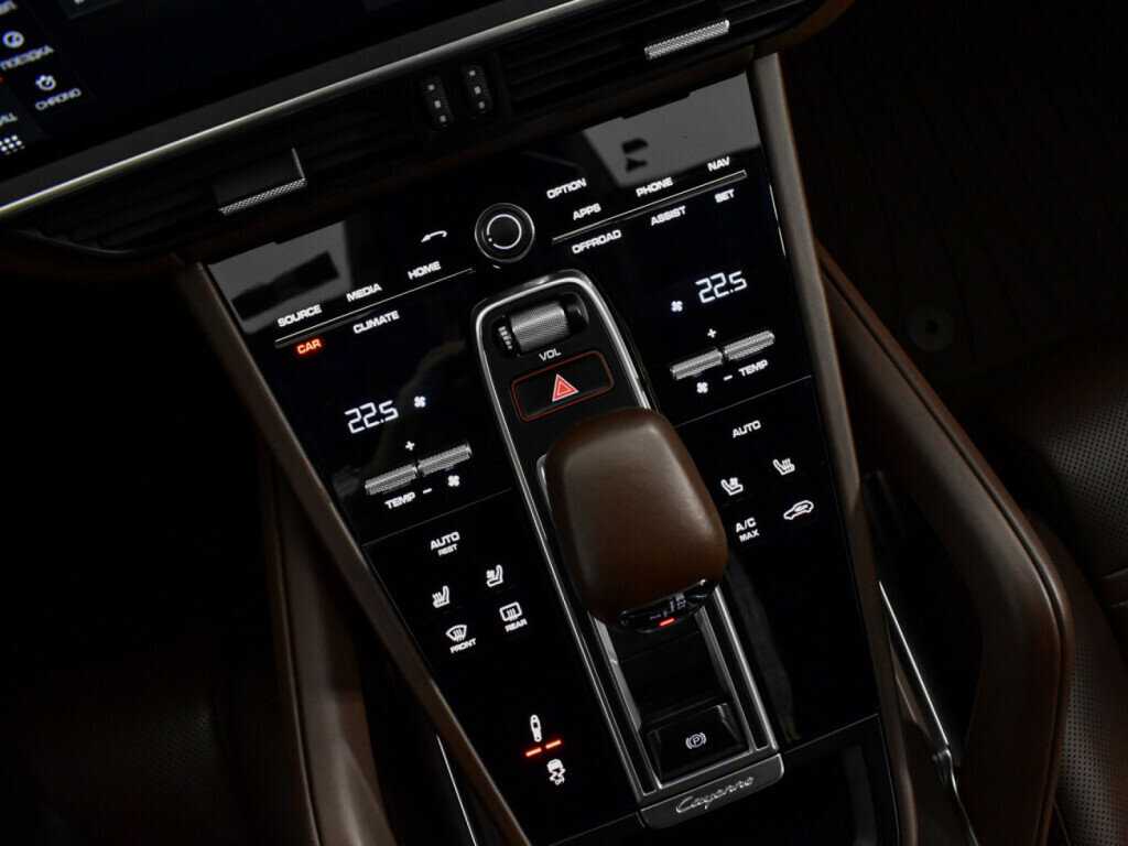 Porsche Cayenne Turbo, 2018 Фото №17