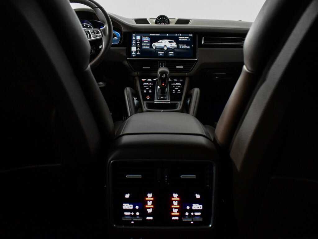 Porsche Cayenne Turbo, 2018 Фото №21