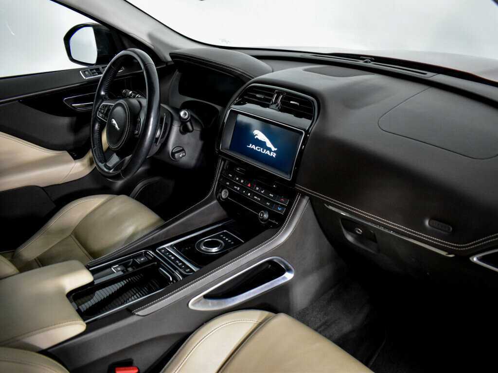 Jaguar F-Pace, 2017 Фото №12