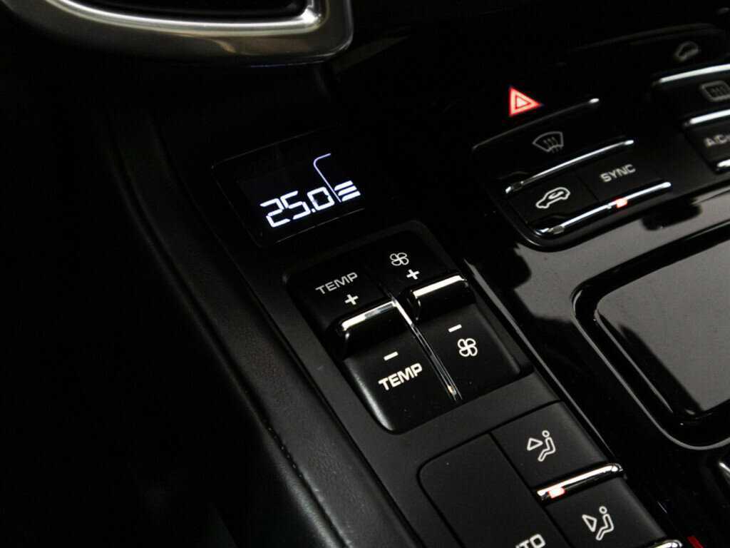 Porsche Cayenne GTS, 2015 Фото №24