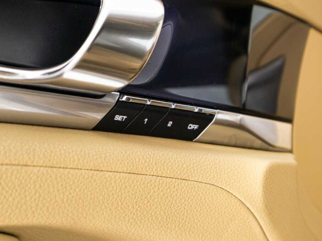 Porsche Panamera 4, 2010 Фото №14