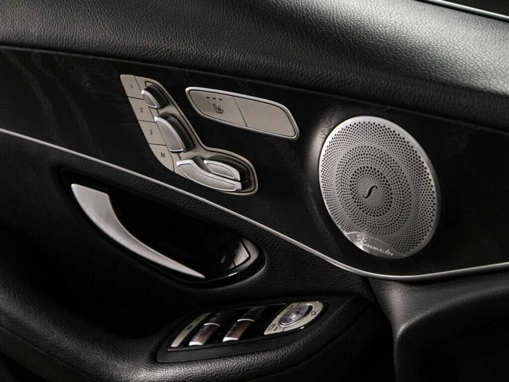 Mercedes-Benz GLC Coupe 300, 2018 Фото №22